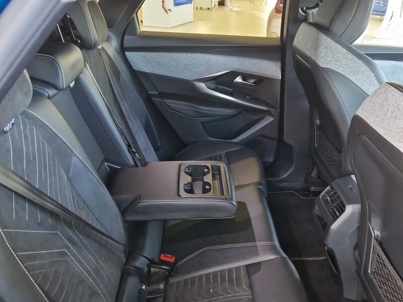 More views of Peugeot 3008