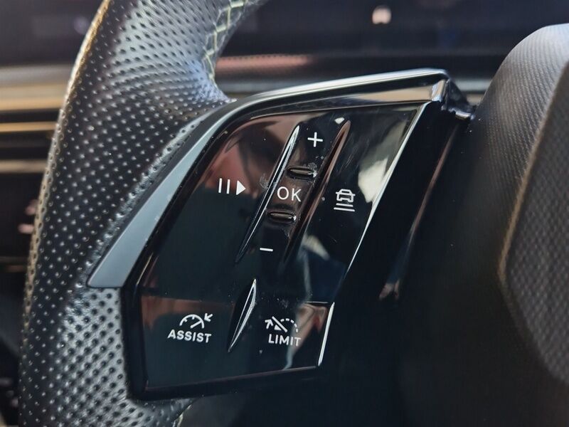 More views of Peugeot 3008