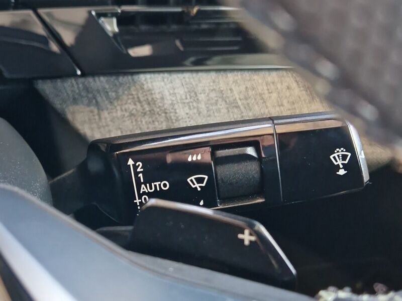 More views of Peugeot 3008