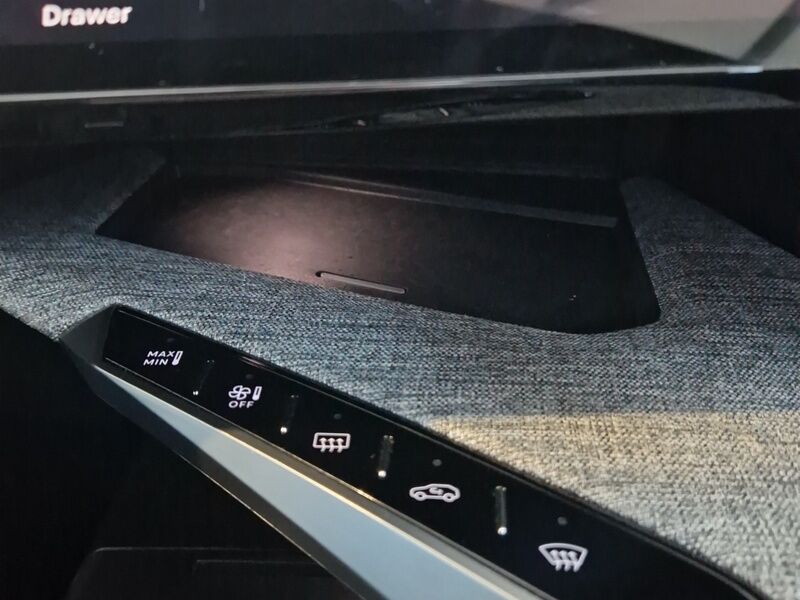 More views of Peugeot 3008