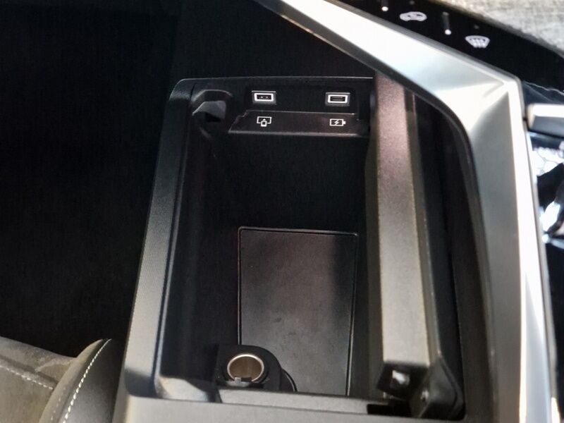 More views of Peugeot 3008