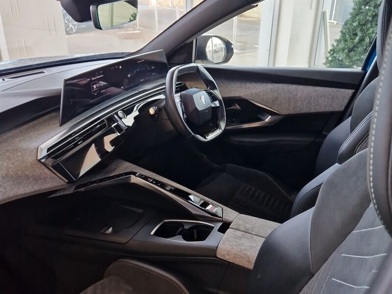 More views of Peugeot 3008