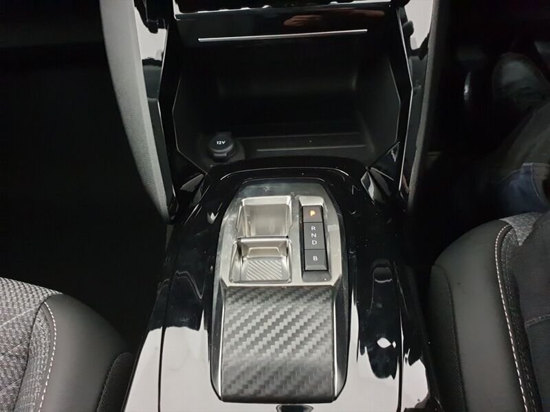 More views of Peugeot 208