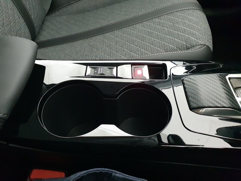 More views of Peugeot 208