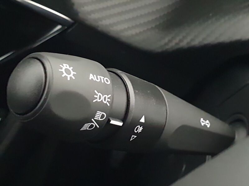 More views of Peugeot 208