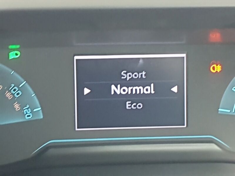 More views of Peugeot 208