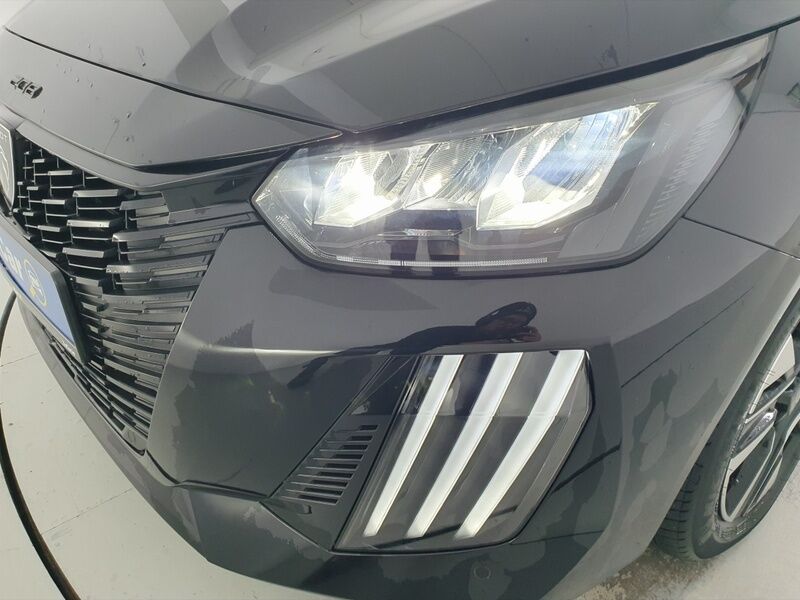 More views of Peugeot 208