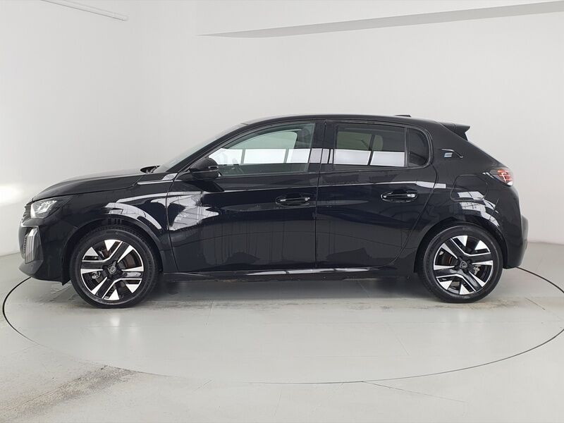 More views of Peugeot 208