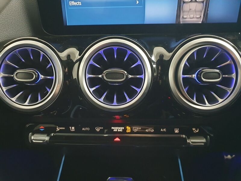 More views of Mercedes-Benz GLA