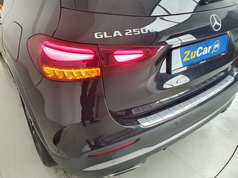 More views of Mercedes-Benz GLA