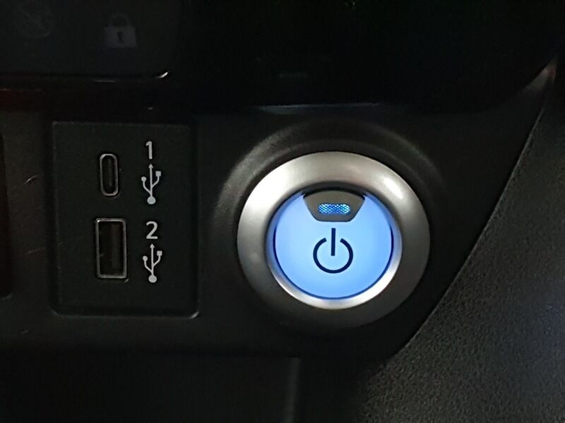 More views of Nissan Leaf