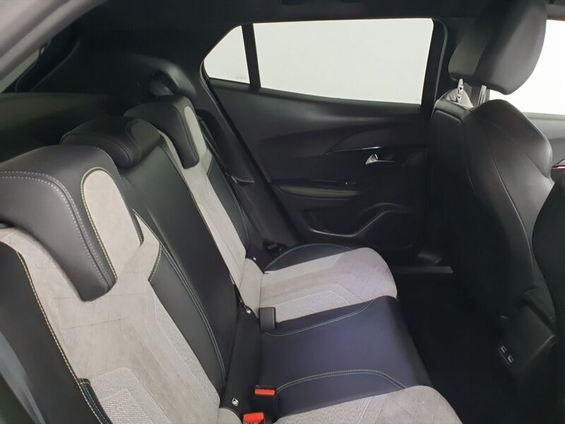 More views of Peugeot 2008