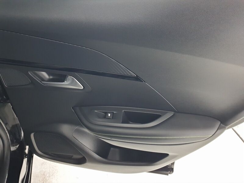 More views of Peugeot 2008