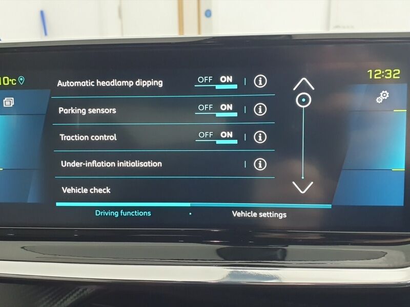 More views of Peugeot 2008