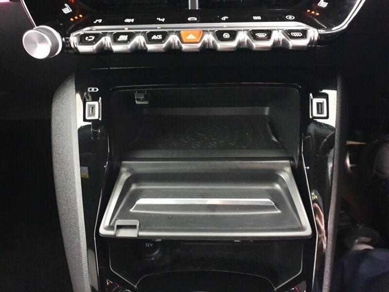 More views of Peugeot 2008