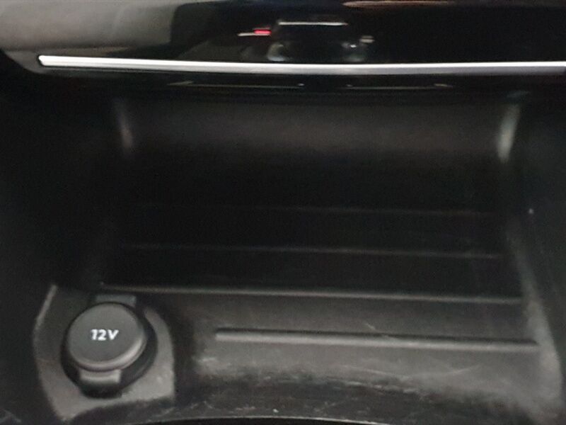 More views of Peugeot 2008