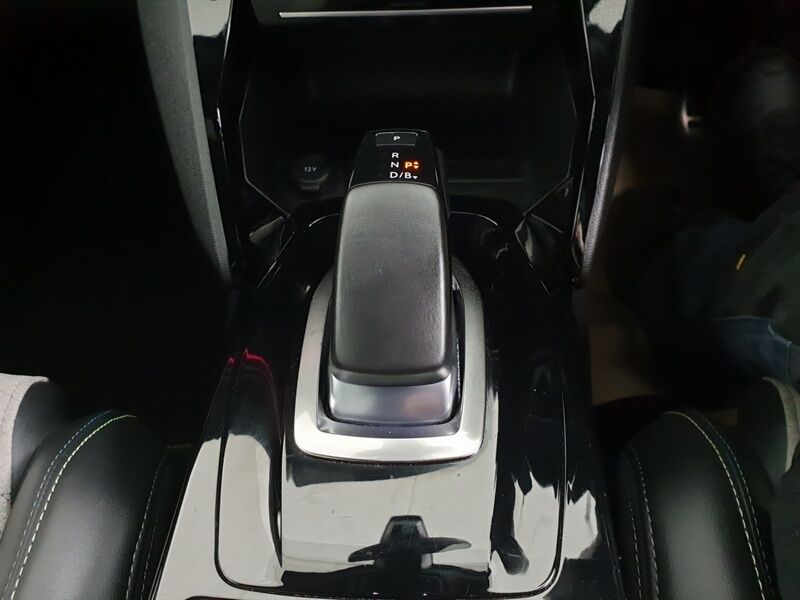 More views of Peugeot 2008