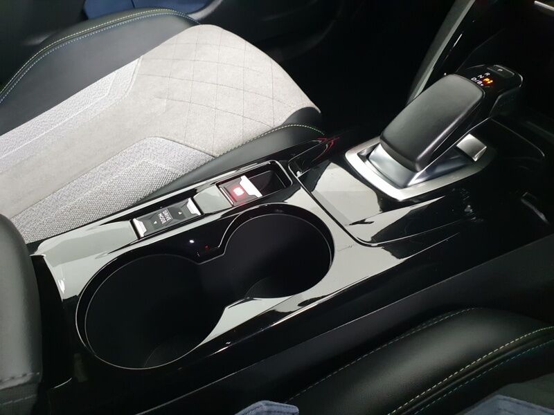 More views of Peugeot 2008