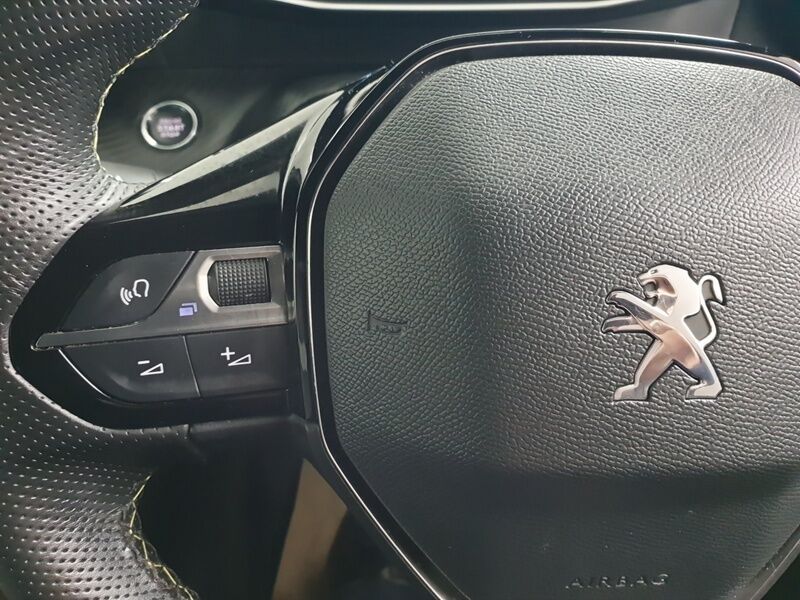 More views of Peugeot 2008