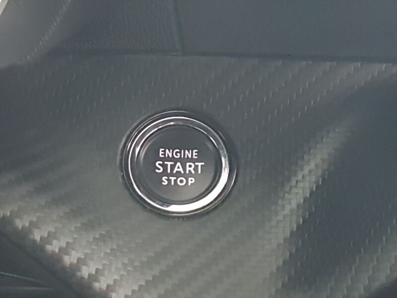 More views of Peugeot 2008