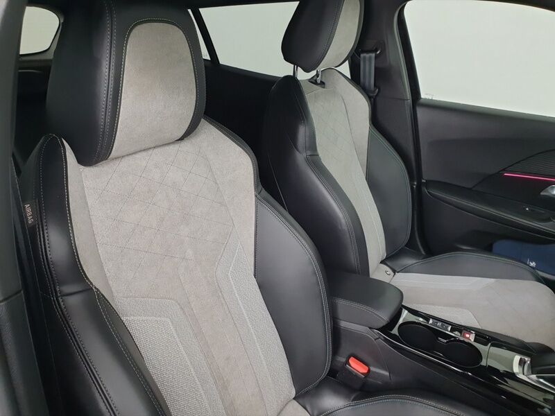 More views of Peugeot 2008