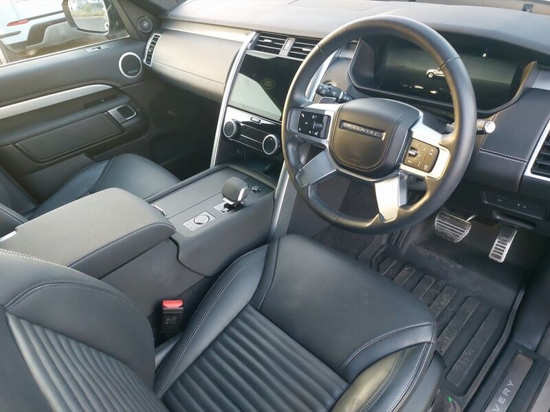 More views of Land Rover Discovery