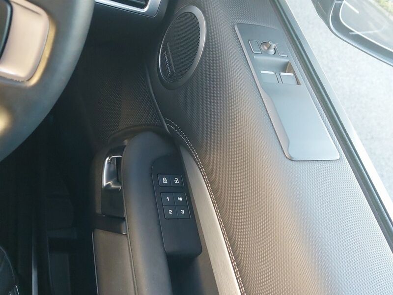 More views of Land Rover Discovery