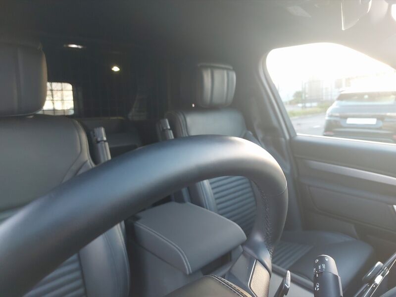 More views of Land Rover Discovery