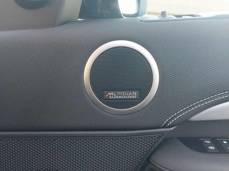 More views of Land Rover Discovery