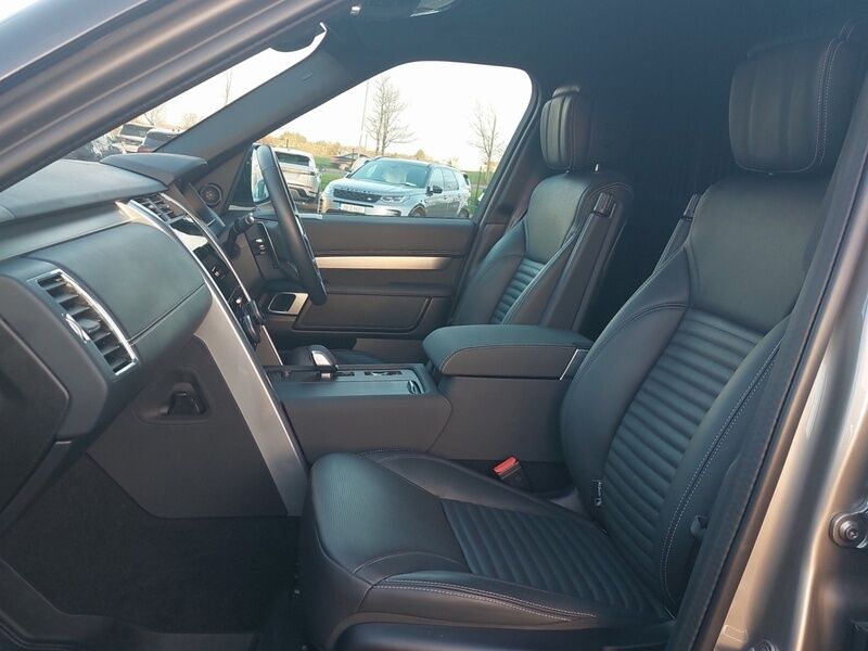 More views of Land Rover Discovery