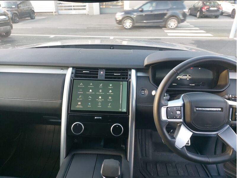 More views of Land Rover Discovery