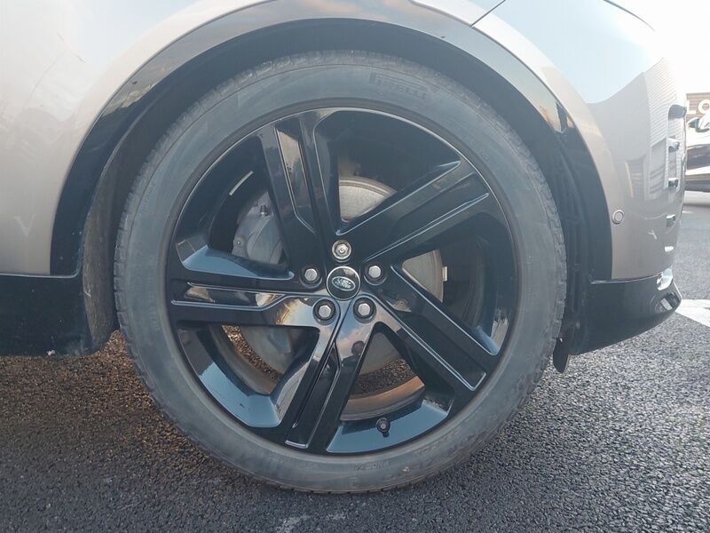 More views of Land Rover Discovery