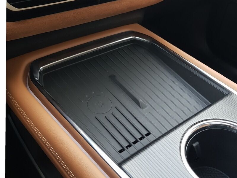 More views of Mazda 6e