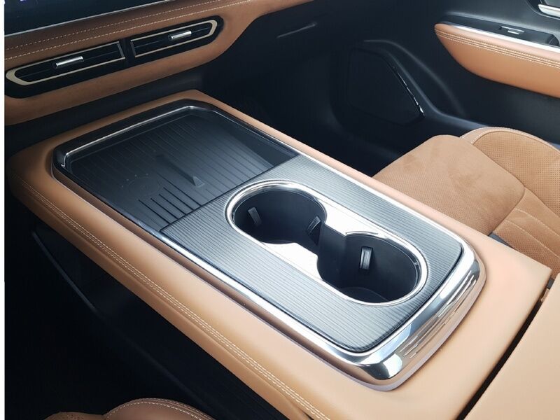 More views of Mazda 6e