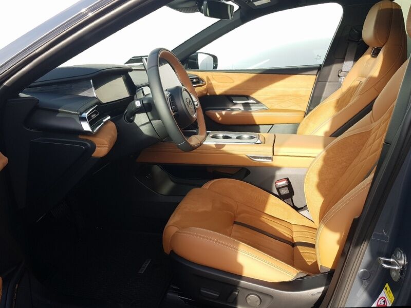 More views of Mazda 6e