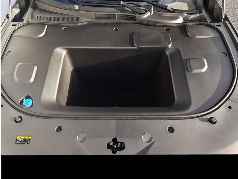 More views of Mazda 6e