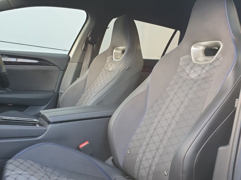 More views of Volkswagen Passat