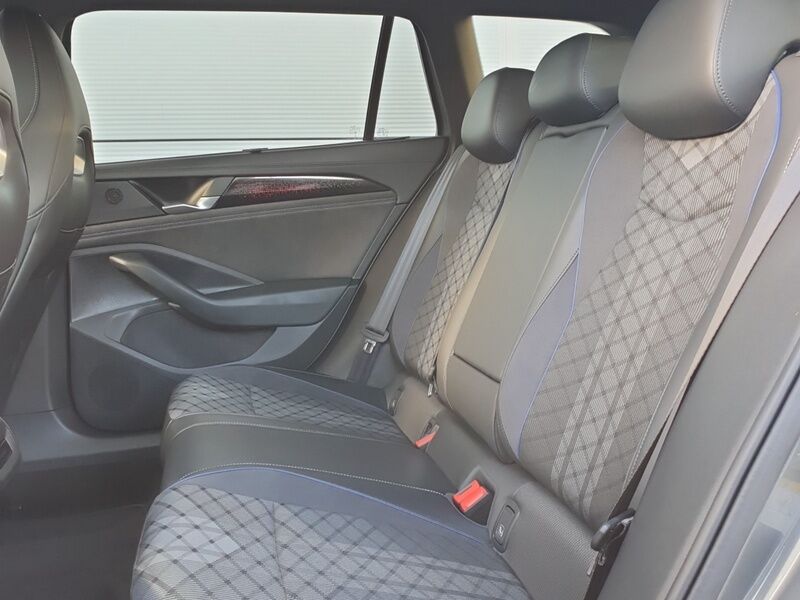 More views of Volkswagen Passat