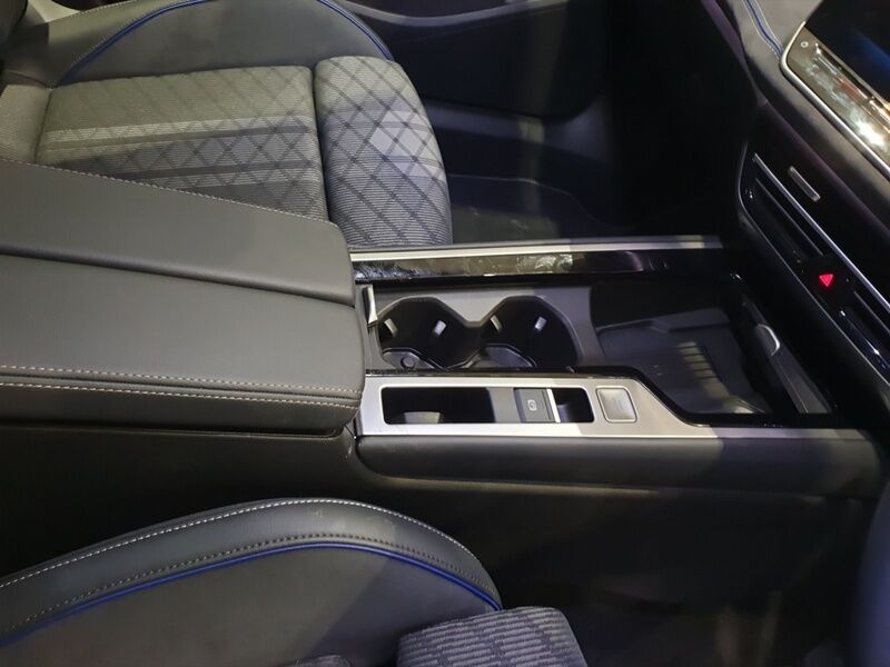 More views of Volkswagen Passat