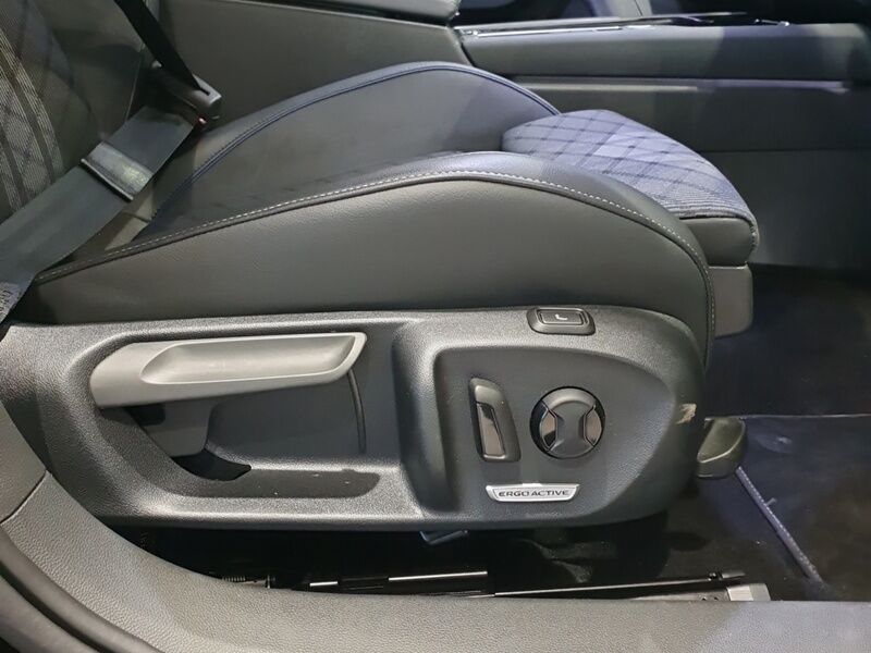 More views of Volkswagen Passat