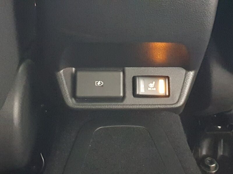 More views of Nissan Leaf