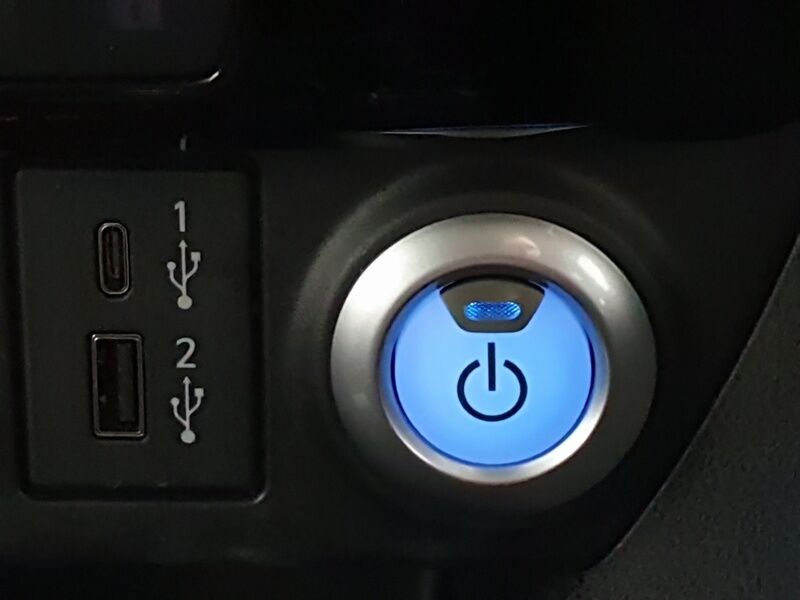More views of Nissan Leaf