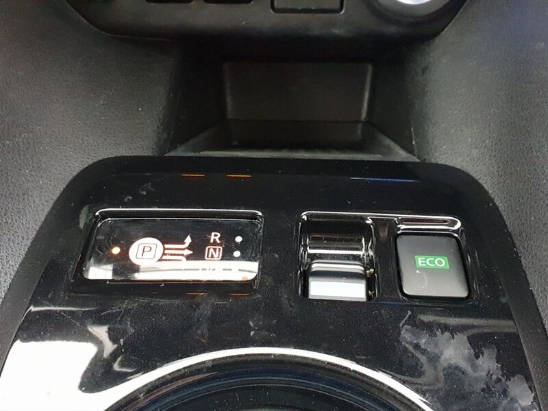 More views of Nissan Leaf