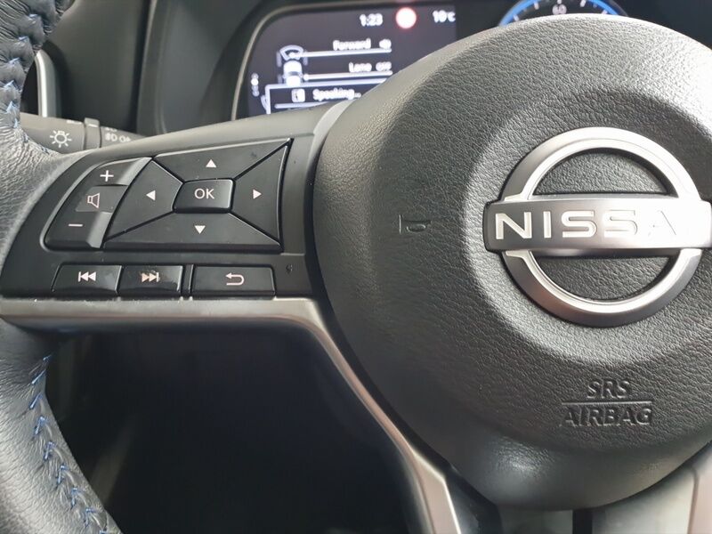 More views of Nissan Leaf