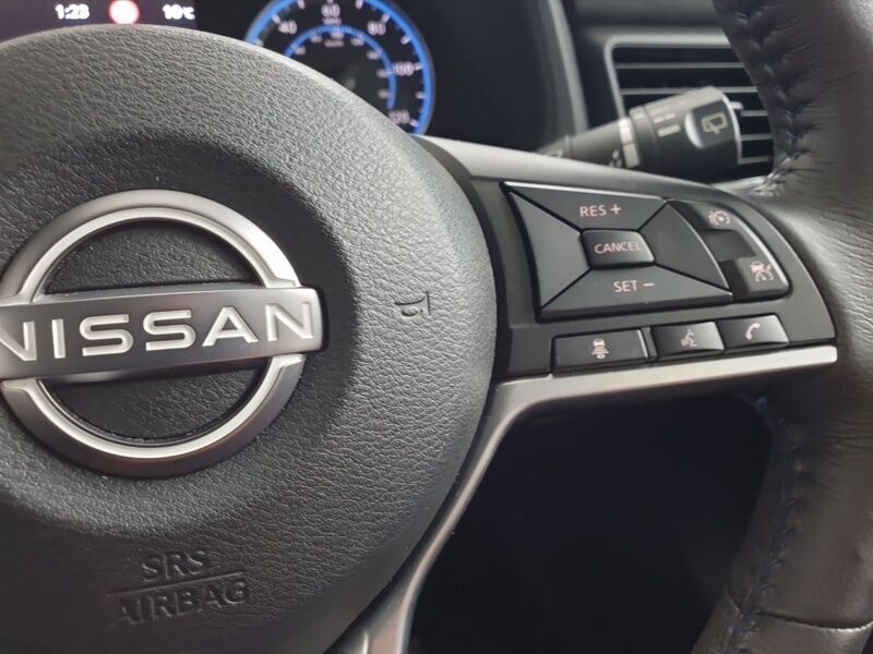 More views of Nissan Leaf