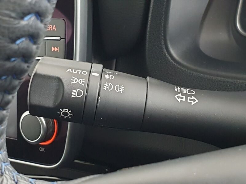 More views of Nissan Leaf