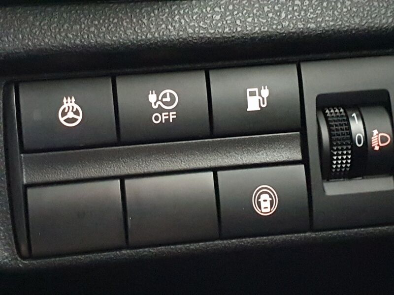 More views of Nissan Leaf