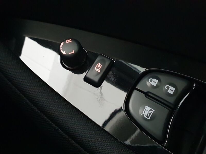 More views of Nissan Leaf