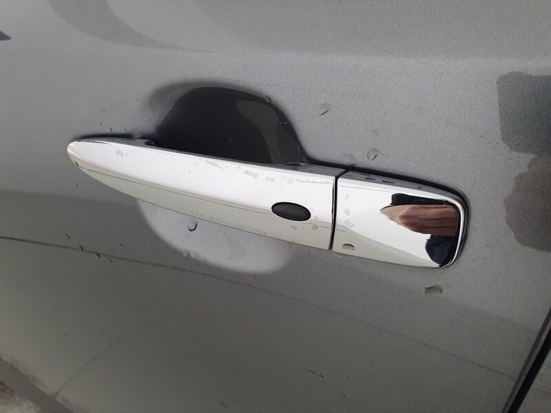 More views of Nissan Leaf