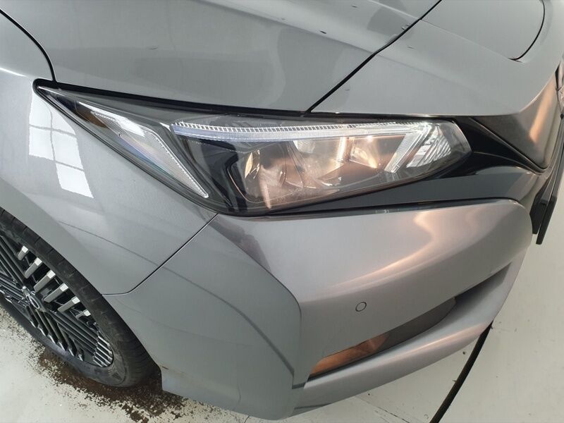 More views of Nissan Leaf